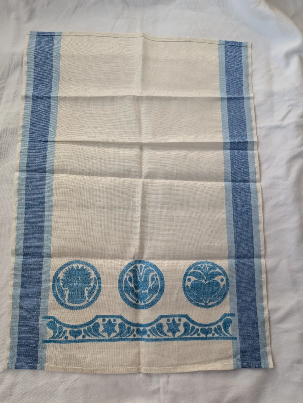 E&M Vardjan Linen German Buttermold Print Blue & Cream Kitchen Towel Vintage